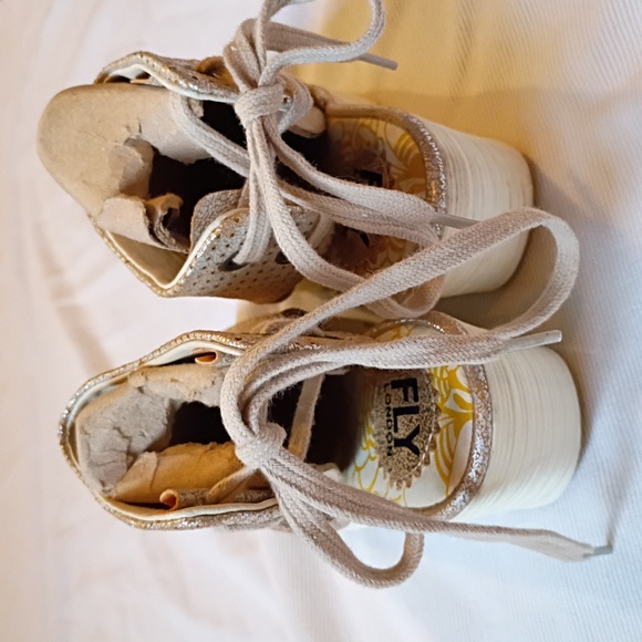 Fly London Silver Perforated Leather Wedge EU 37 - Picture 6 of 9